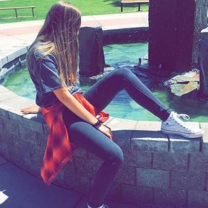 Meet your Posher, Chloe